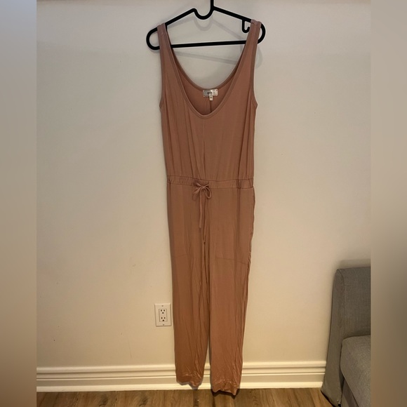 NYTT Blush Jumpsuit - Picture 4 of 5